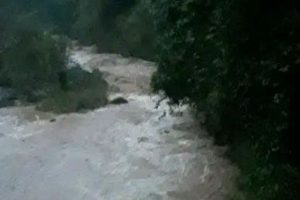 Dua korban terseret arus sungai di Manggarai Timur, BPBD evakuasi