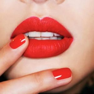 Kiat Memakai Lipstik Agar Bibir Terkesan Tebal Seperti Habis Sulam