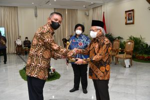 DANONE INDONESIA TERIMA PROPER EMAS KELIMA KALI UNTUK PABRIK AQUA MAMBAL