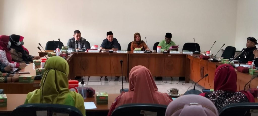 Puluhan Promotor Kesehatan Menangis, Anggota Dewan Belum Bisa Memberikan Solusi