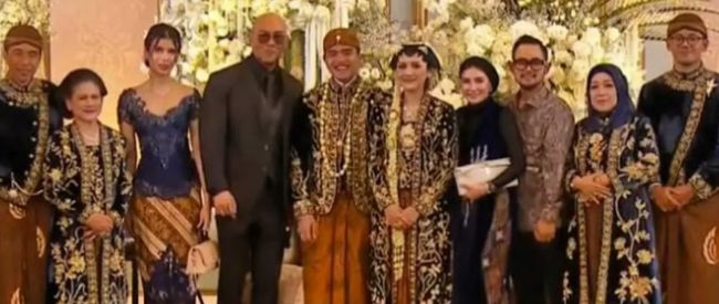 Deddy Corbuzier Hadir Dengan Sang Istri Di Pernikahan Kaesang Pangarep dan Erina Gudono