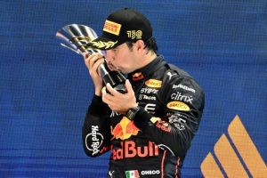 Red Bull Racing kawal Sergio Perez hingga Finis ke posisi ke dua