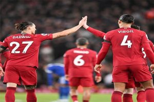 Dua gol bunuh diri Wout Faes bantu Liverpool Raih Kemenangan atas Leicester