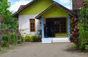 Beberapa Barang Bukti Di Sita Dalam Penggrebekan Rumah Terduga Teroris Di Yogyakarta