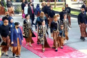 Dalam acara ini, Presiden Jokowi kenakan Baju Adat Tradisional Jawa
