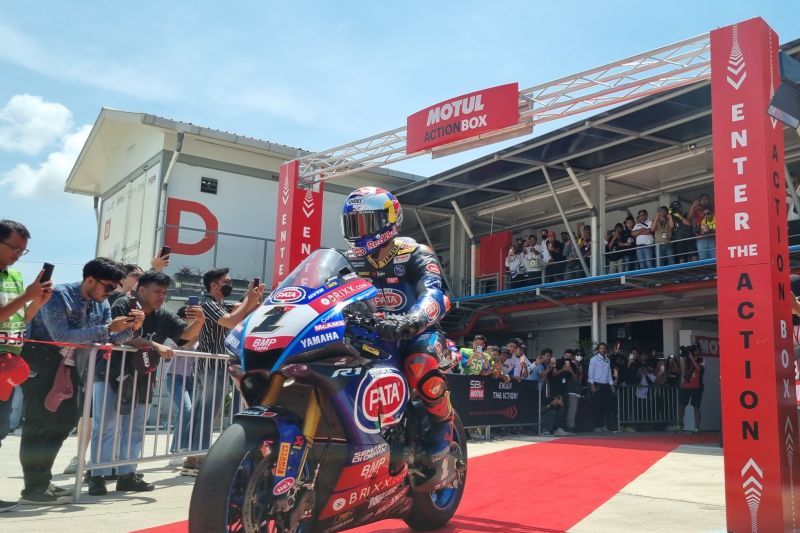 Toprak Razgatioglu mencatatkan waktu tercepat di WSBK mandalika 2022