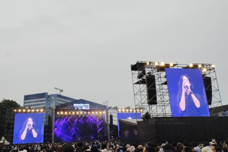 Akhirnya Cokelat reuni satu panggung  di acara konser tunggal band Legendaris ini