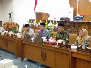 DPRD melaksanakan Public Hearing, Sejumlah Ormas dan Tokoh Agama ikut hadir dan mengawal perda pesantren
