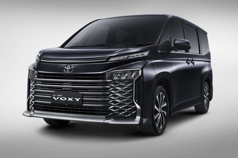 Sebelum modifikasi Toyota Voxy, pelajari tujuh hal ini