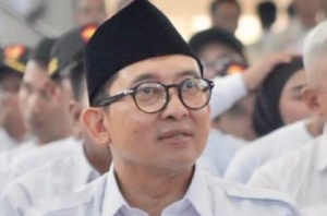 Komentar Warganet Melihat Foto yang Mirip Fadli Zon