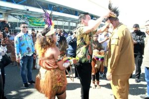 Gubernur siap berkantor di setiap kabupaten/kota Papua Barat