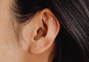 Ini Alasan Mengapa Saat Bertambah Usia Pendengaran Mulai Memburuk
