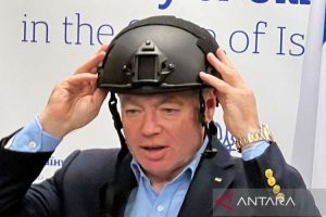 Kesal dengan Sikap Israel, Dubes Ukraina Pakai Helm Saat Jumpa Pers