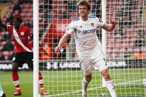 Lawan Villa, Bamford Bisa Kembali Perkuat Leeds