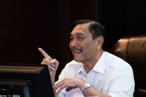 Waspada Varian Baru Omicron, Luhut Ingatkan Pemakaian Masker