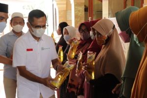 Sinar Mas Land Salurkan 9.000 Liter Minyak Goreng