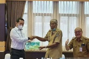 Bupati: Minta PLN Kalbar Aliri Listrik 82 Desa di Sintang