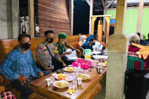 Ratusan Warga Desa Trimulyo Antusias Ikut Vaksinasi COVID-19 di Malam Hari