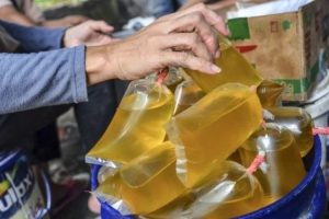 Minyak Goreng Curah Di Medan Masih Rp16.000/Kg