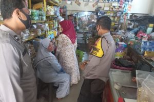 Blusukan ke Pasar, Polsek Karangawen Ingatkan Warga Tetap Patuhi Prokes