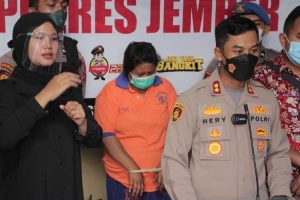 Polres Jember Ringkus Perempuan Pengepul Benih Lobster Ilegal