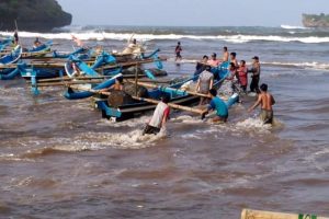 Gelombang Tinggi, Nelayan Gunung Kidul Diminta Tidak Melaut 