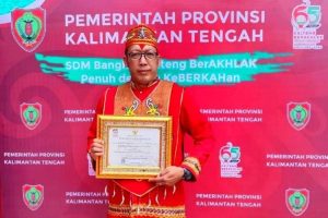 Penghargaan PNS Berprestasi Se-Kalteng Diraih Pejabat Diskominfo Kotim 