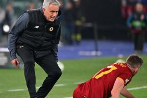 Musim Depan, Mourinho Tegaskan Akan Bertahan di AS Roma 