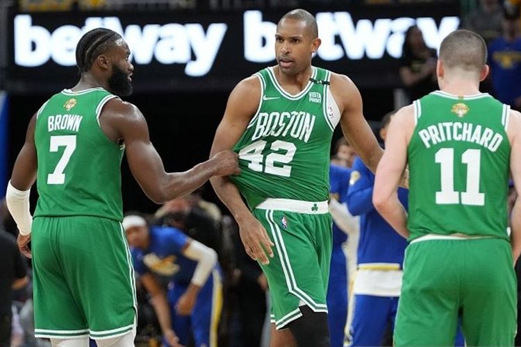 Lewat Momentum Kuarter Keempat, Celtics Curi Gim 1 Dari Warriors 