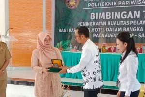 Dukung MXGP Samota, Poltekpar Lombok Latih Karyawan Hotel-Homestay