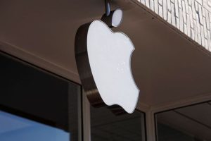 2025, Apple Akan Raup Pendapatan Rp121 Triliun dari Gim dan Musik