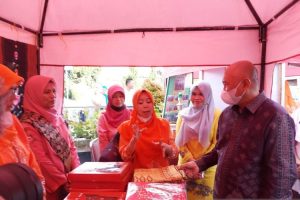 Menkop Beri Apresiasi Kopinkra Pusako Minang Bukittinggi