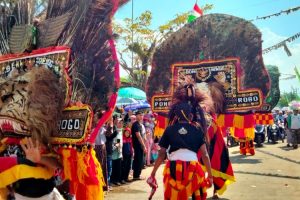 Festival Akbar Ribuan Orang Turun ke Jalan
