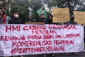 Pecalang ikut amankan demo kenaikan harga BBM