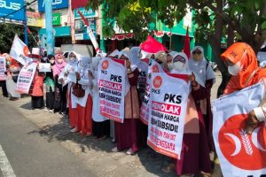 Ratusan Kader PKS Pati menolak Kenaikan BBM