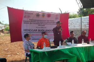  Pj Bupati Pati Menyerahkan Bantuan Dua Desa di Kecamatan Margoyoso