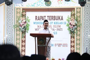 Datangi Wisuda ke -37 MA Ihyaul Ulum, Wagub Jawa Tengah Ikuti Ulama’ Jaman Dulu