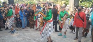 Semarak Sedekah Bumi Desa Karangsari, Puluhan Kesenian Jawa Dipamerkan