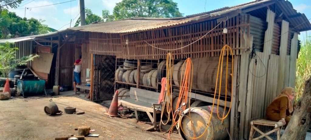 Dibalik Pembongkaran Warung Remang-remang, Ini Jeritan Tukang Tambal Ban