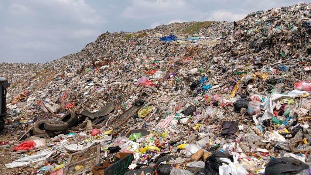 Sampah Menggunung, Warga Plosojenar Akan datangi Kantor DPRD Pati Untuk Audiensi