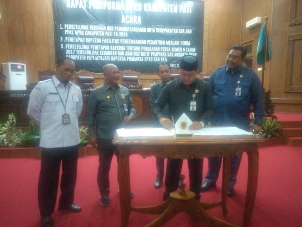 Nunggu Sekian Lama, Akhirnya Raperda Pesantren Disahkan Menjadi Perda