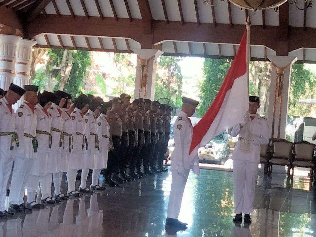 Saat Pengukuhan Pasukan Paskibraka, Pj Bupati Pati Berpesan Tanamkan Patriotisme dan Nasionalisme