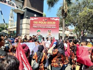 7 Tahun Kasus Perades Tak Ada Kejelasan. Ratusan Demonstran Datangi Kantor Polresta Pati, 