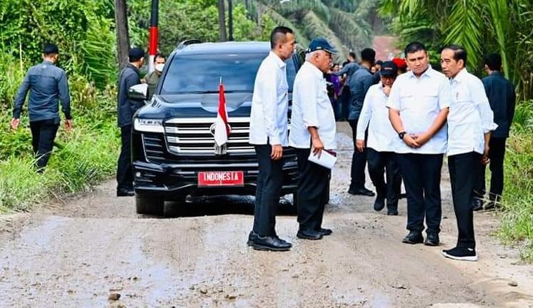 Presiden Jokowi Sidak Lagi Jalan Rusak karena ada Aduan di Media Sosial