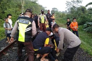 Tertidur Pulas di Rel, Pemuda Sukabumi Hampir Tewas Terserempet Kereta