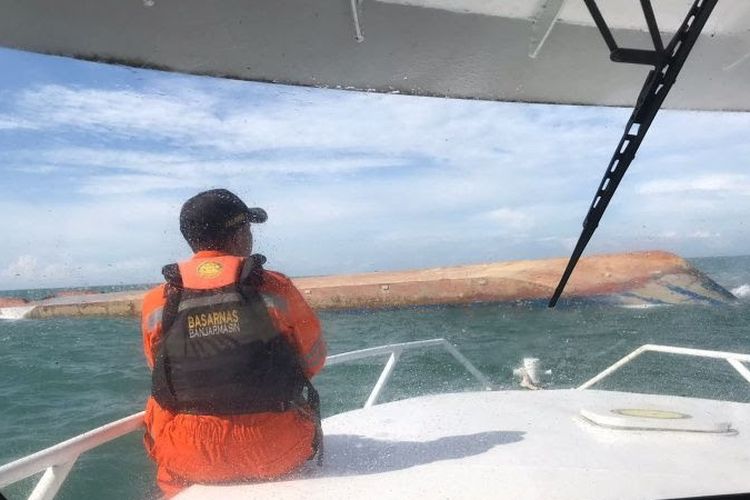 Basarnas Cari 6 Kru Kapal LCT yang Tenggelam di perairan Tanah Laut