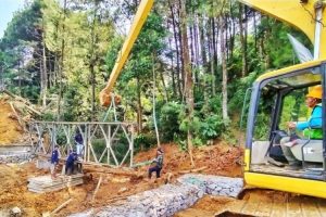 Pemkab Bogor Pasang Jembatan Darurat Usai Banjir Bandang