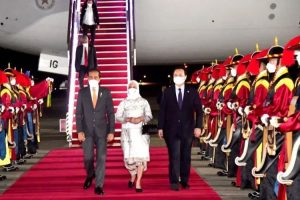 Presiden Jokowi dan Ibu Iriana Tiba di Seoul