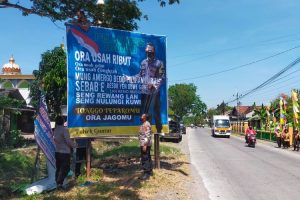 Antisipasi Keributan Warga, Polsek Guntur Pasang Banner Himbauan Pilkades Damai