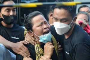 Ibu Brigadir J Kaget Anaknya Ditembak Atas Perintah Ferdy Sambo